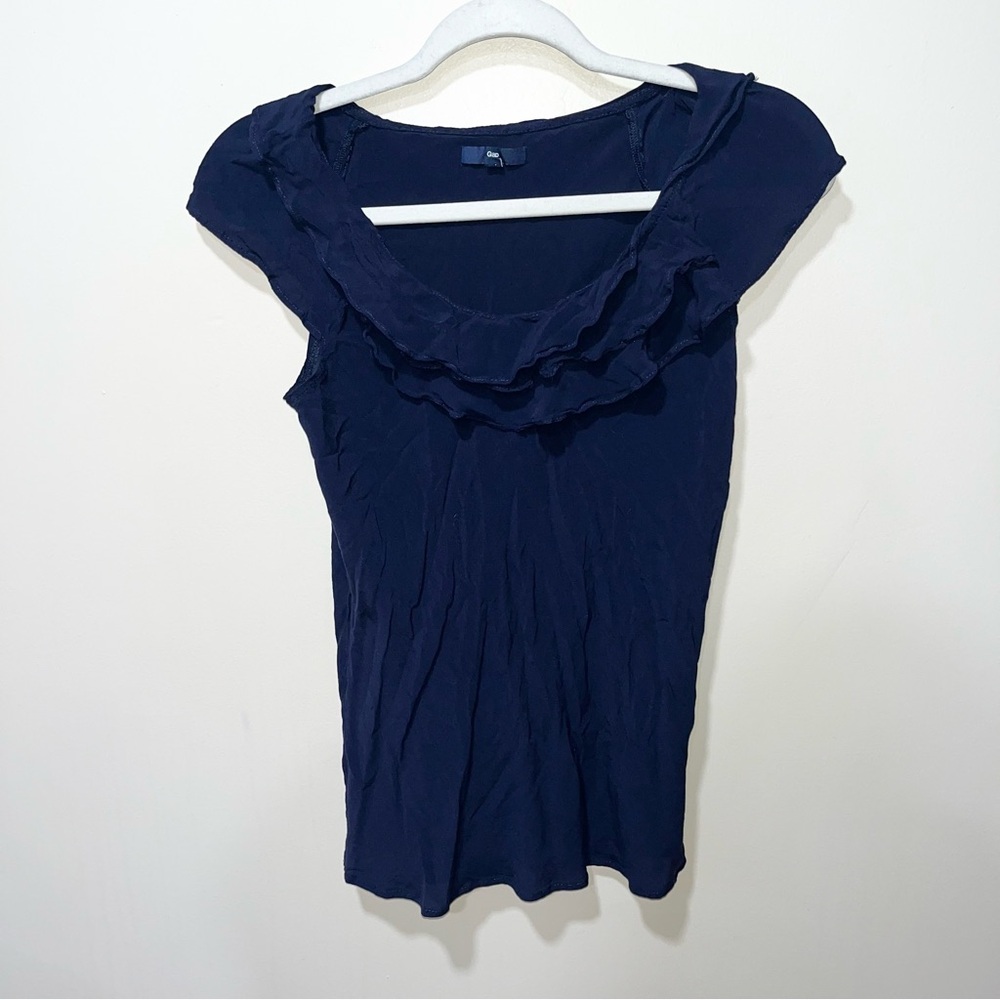 Gap ruffle front top